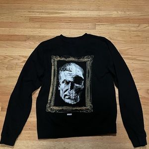 Black skull pullover